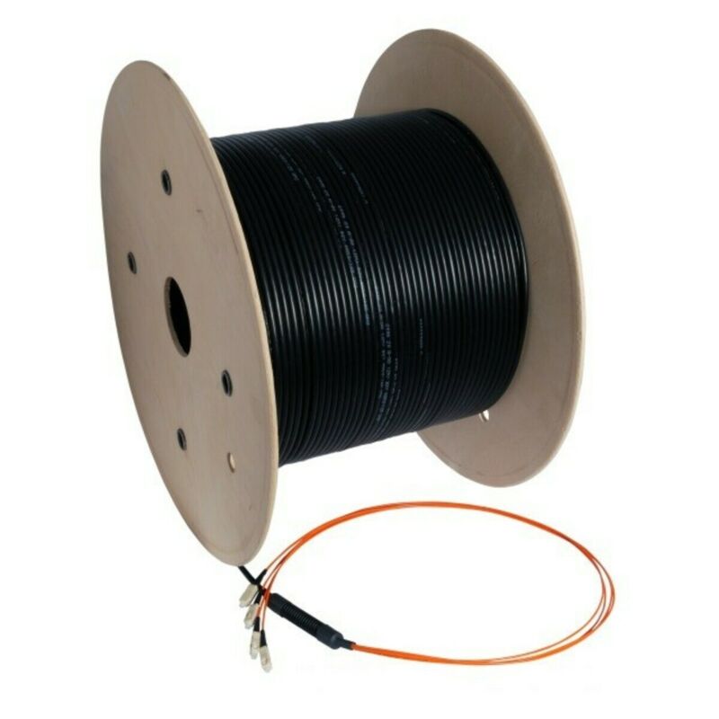 Cable de fibra óptica OM4 personalizado de 4 fibras con conectores incluidos.