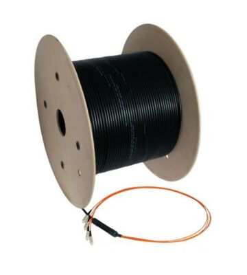 Cable de fibra óptica OM4 personalizado de 8 fibras con conectores incluidos.