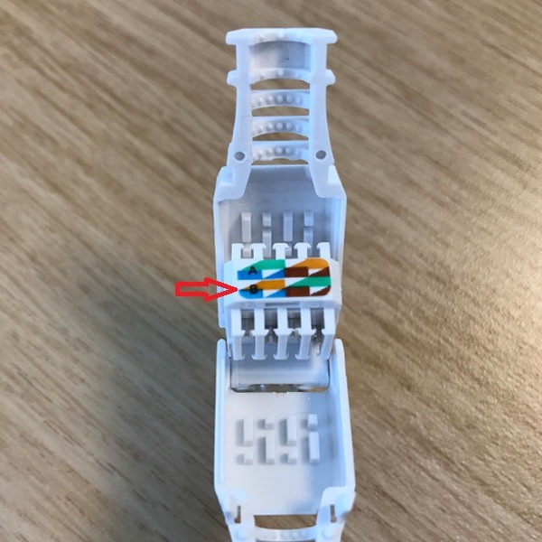 Cómo insertar cables en el conector