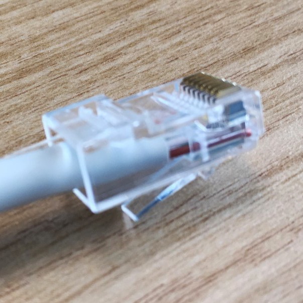 Engarza el conector